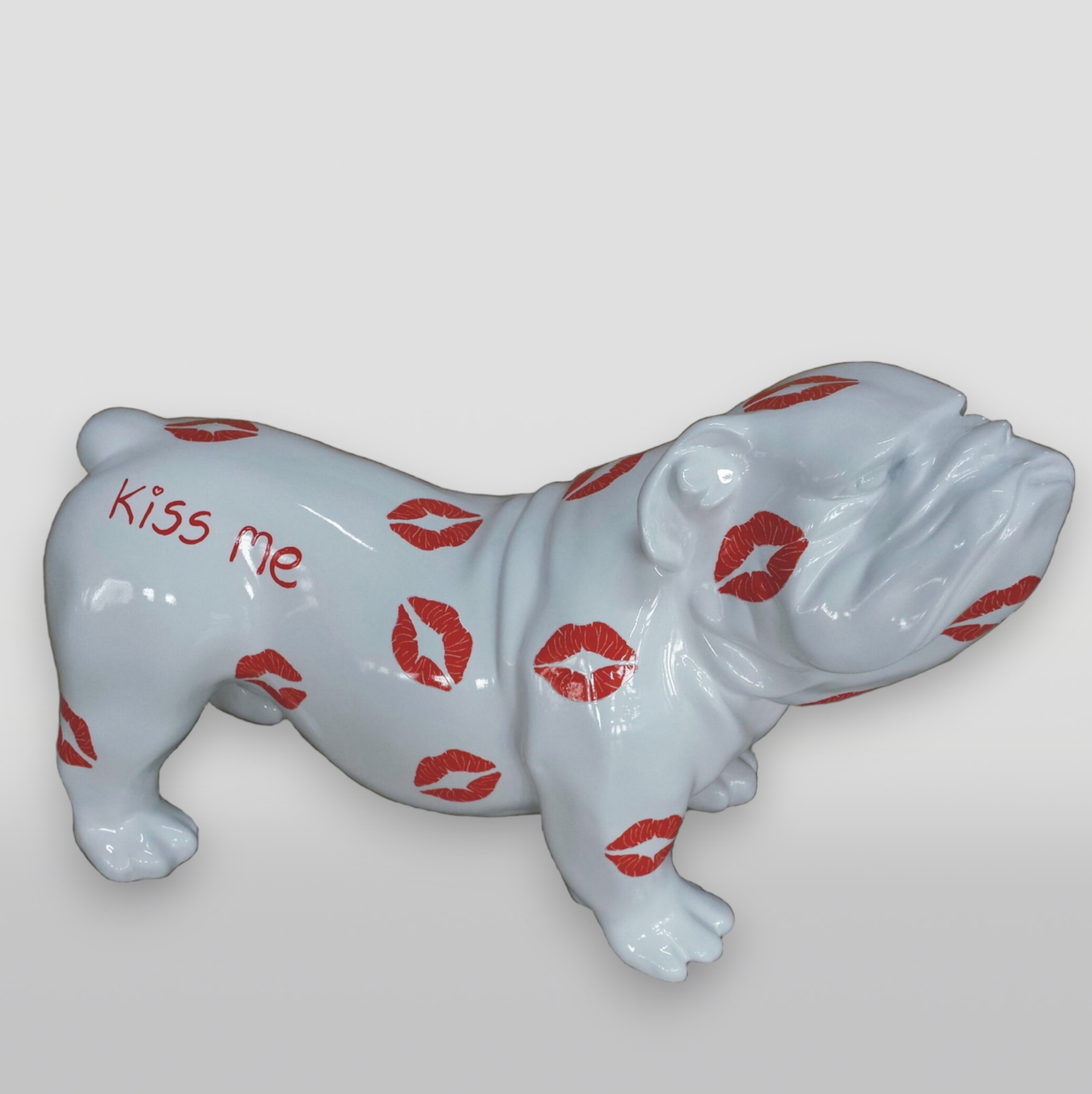 Figura dekoracyjna Pies rasy Bulldog angielski - kiss