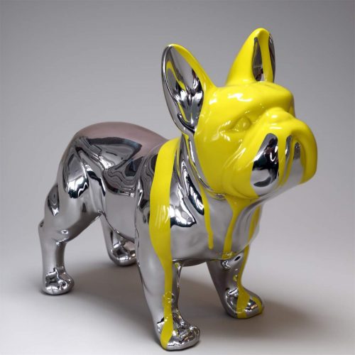 Kleiner stehender Bulldoggenhund, chrombeschichtet.