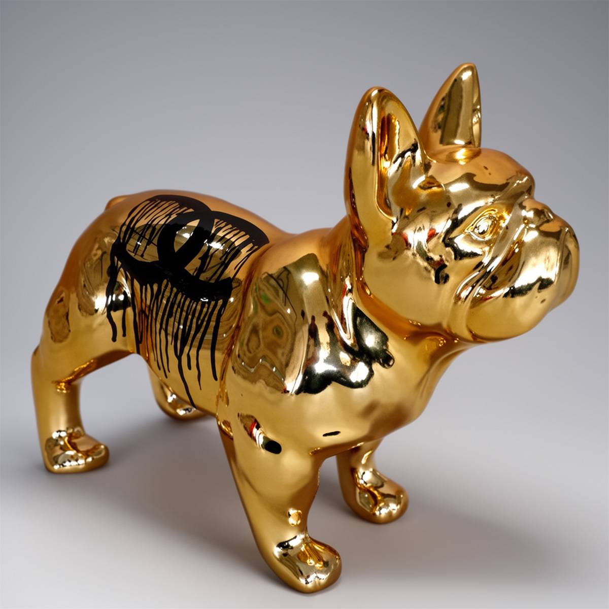 Kleine Dekorative Bulldogge Stehend Chrom Mit Farbspritzern Figur – Bild 4