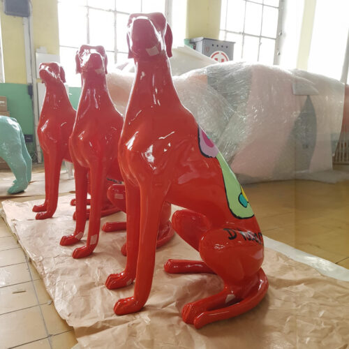 Figura pies Greyhound mały, siedzący