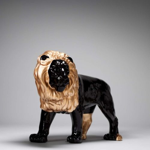 Löwe mit goldener Mähne