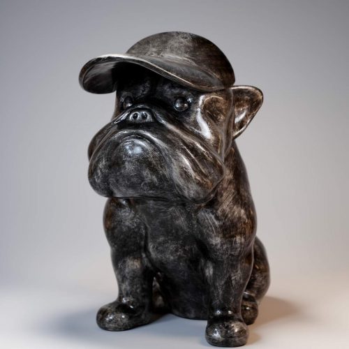 Bulldogge mit Mütze - Silber Patina