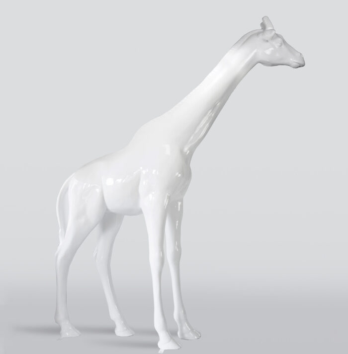Duża figura żyrafa naturalnej wielkości - biała