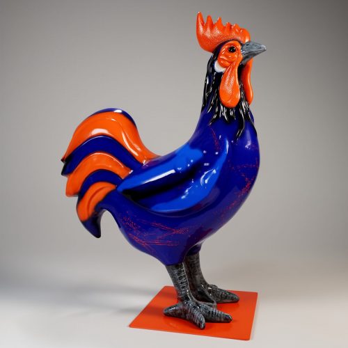 Große Figur des blauen Hahns