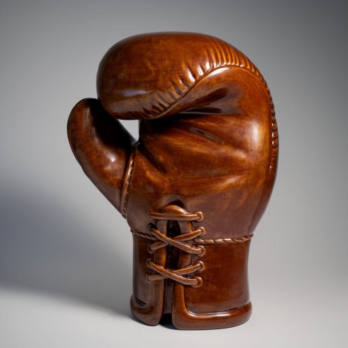 Große realistische Boxhandschuh-Figur