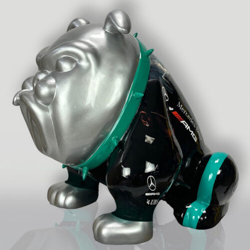 Hund Bulldog Avella 55 cm Motiv Petronas