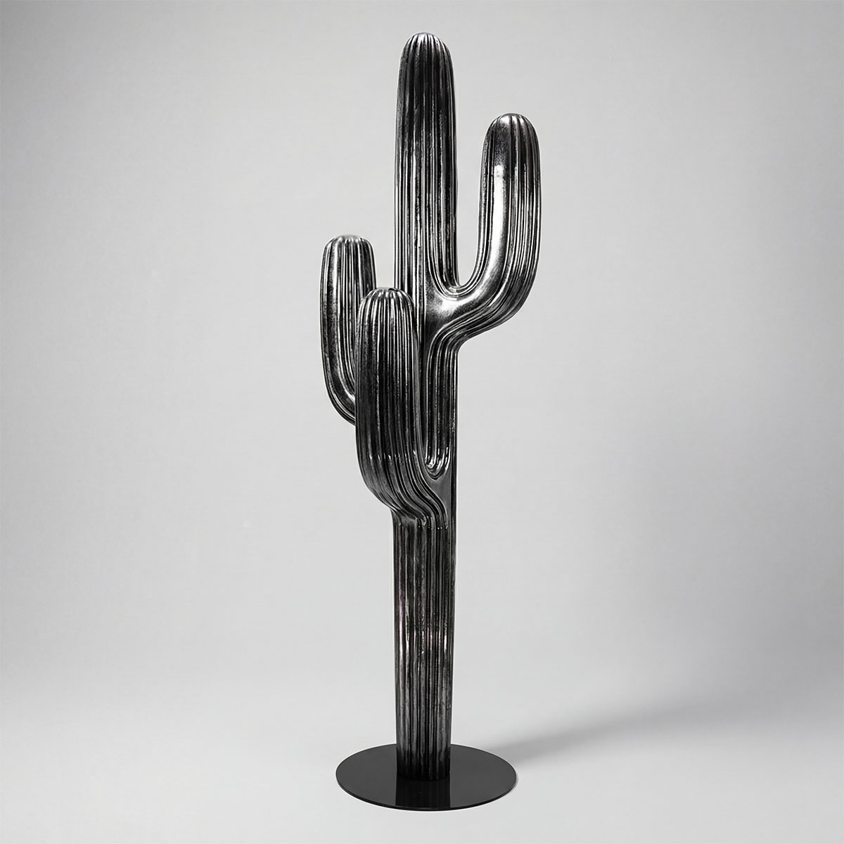 Skulptur Kaktus aus Fiberglas in glänzend schwarzem, moderner Stil für Dekoration oder Werbung