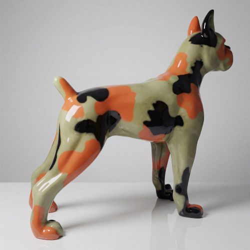 Figur Hund aus Fiberglas in glänzendem camo-Muster mit orange, olivgrün und schwarz, moderner dekorativer Stil für Events/Stores