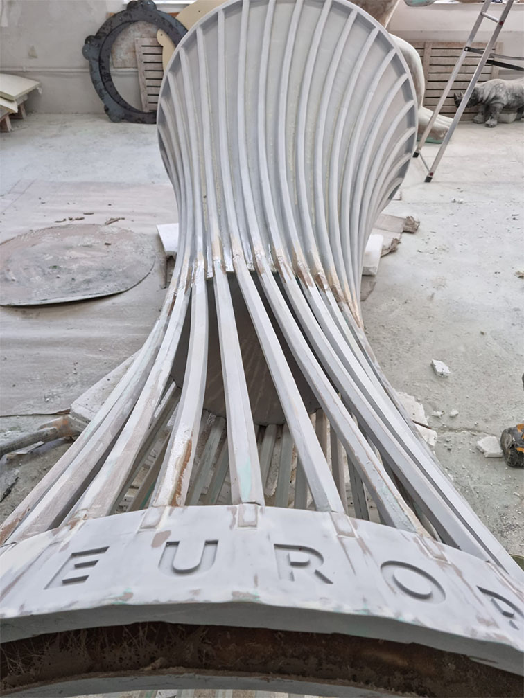 Skulptur des UEFA Europa Conference League 2023 Pokals in Prag 11 WhatsApp Image 2022 04 29 at 08.02.41 1