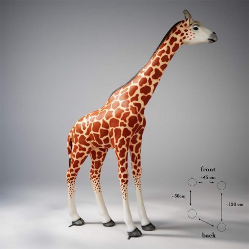 Große Giraffenfigur in Lebensgröße