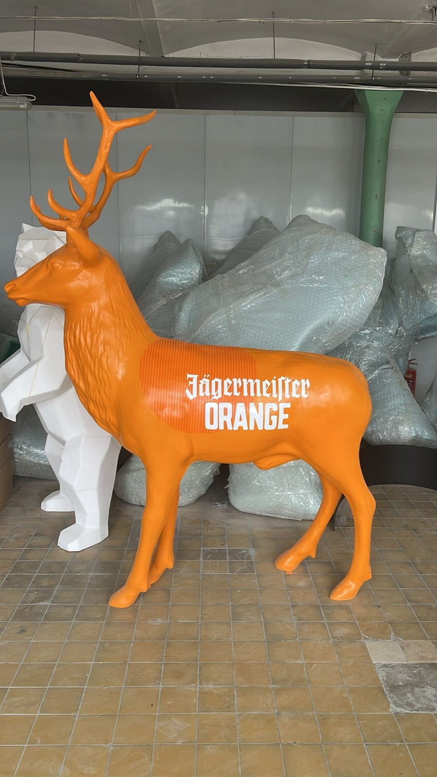Oranger Hirsch – Werbekampagne für Jägermeister ORANGE 2 jg1