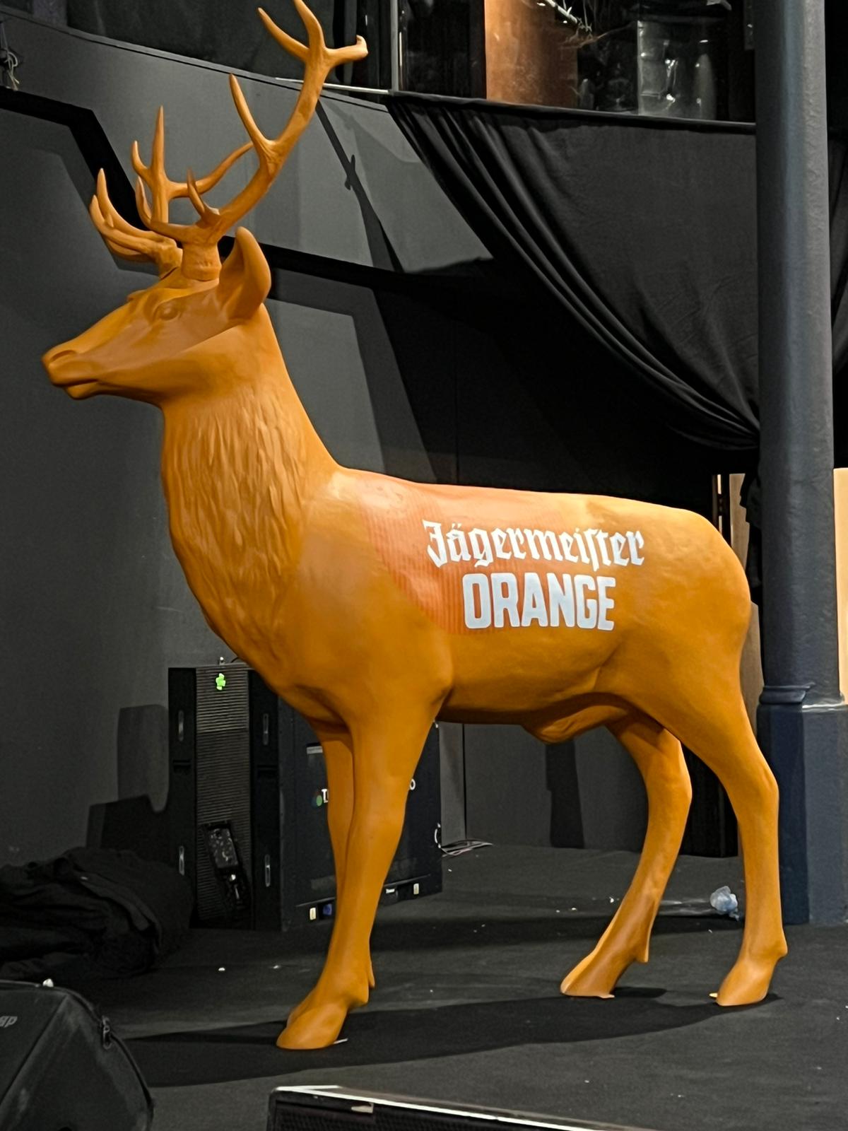 Oranger Hirsch – Werbekampagne für Jägermeister ORANGE 1 jg5
