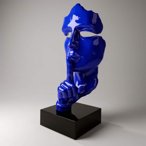 Große Maske auf Sockel – Blau
