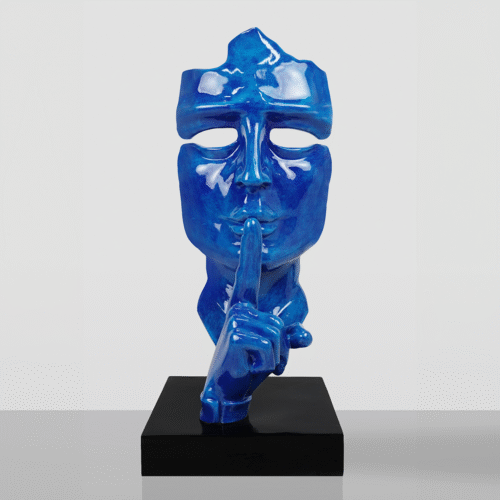 Große Maske auf Sockel – Blaue Patina