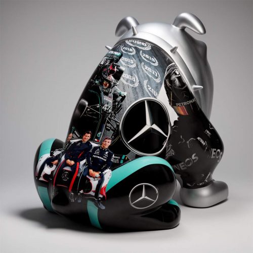 Bulldoggenhund Avella 55 cm Petronas-Motiv