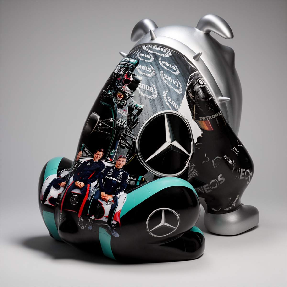 Bulldoggenhund Avella 55 cm Petronas-Motiv – Bild 2