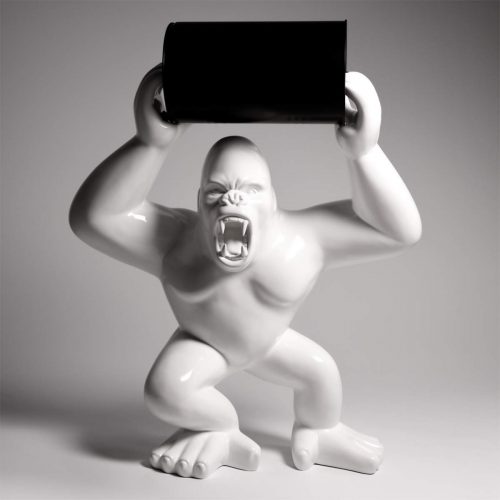 Große Fiberglas Gorillafigur MIT Fas