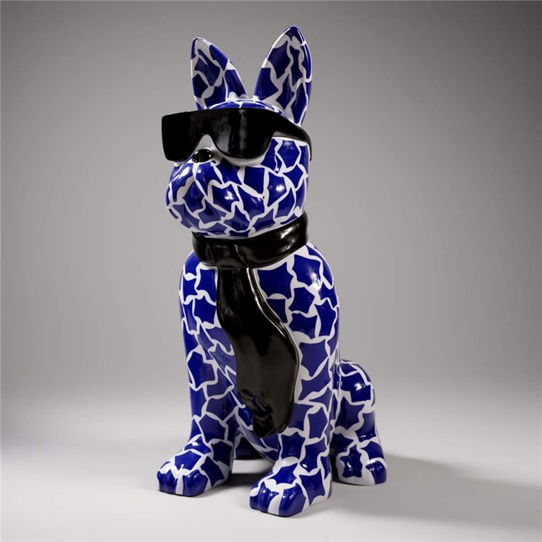 Große Bulldoggenfigur mit Krawatte und Brille – Flecken