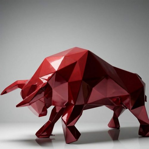 Große Figur: Bordeauxroter geometrischer Stier