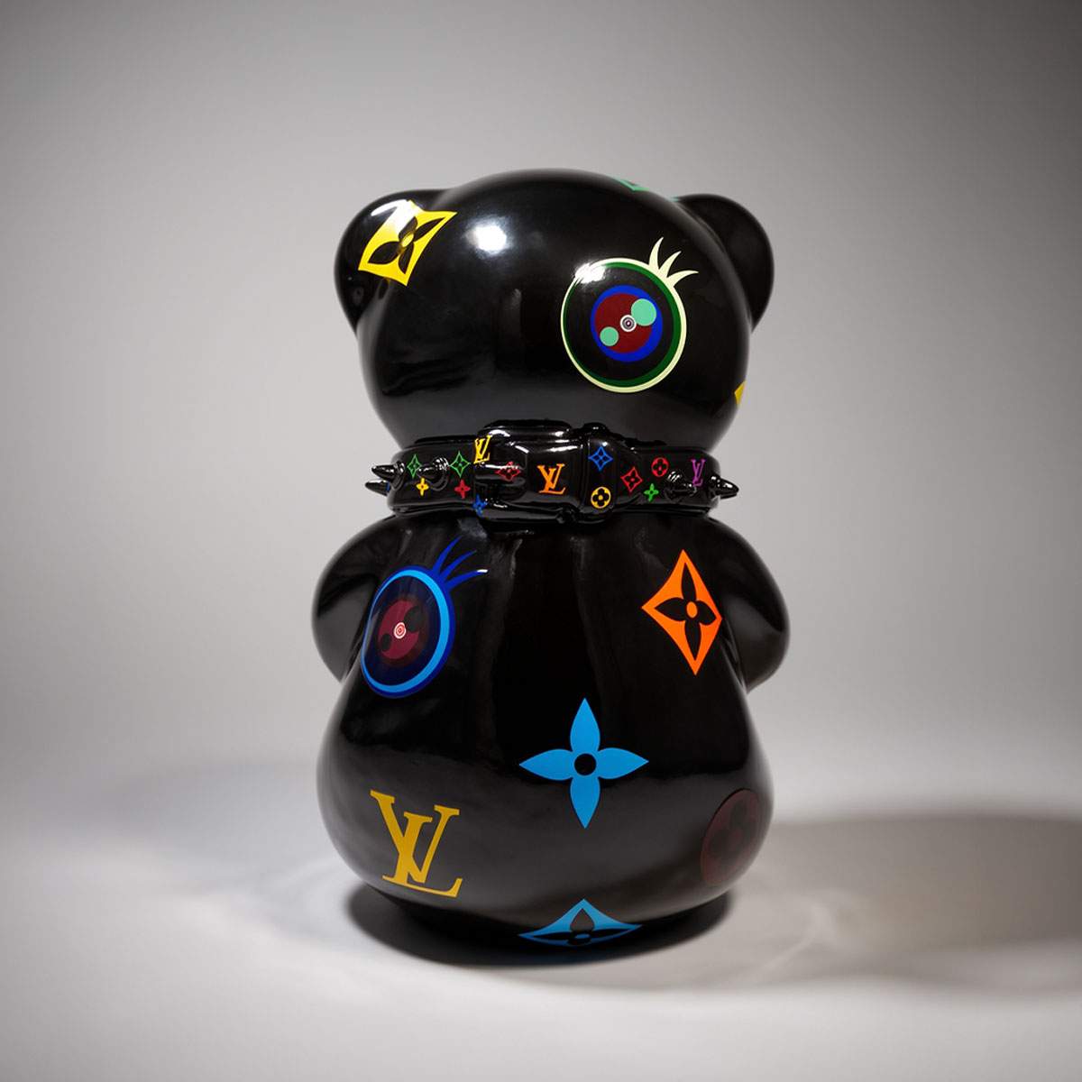 Artystyczna Figura Misia Siedzącego Louis Vuitton Black - przód